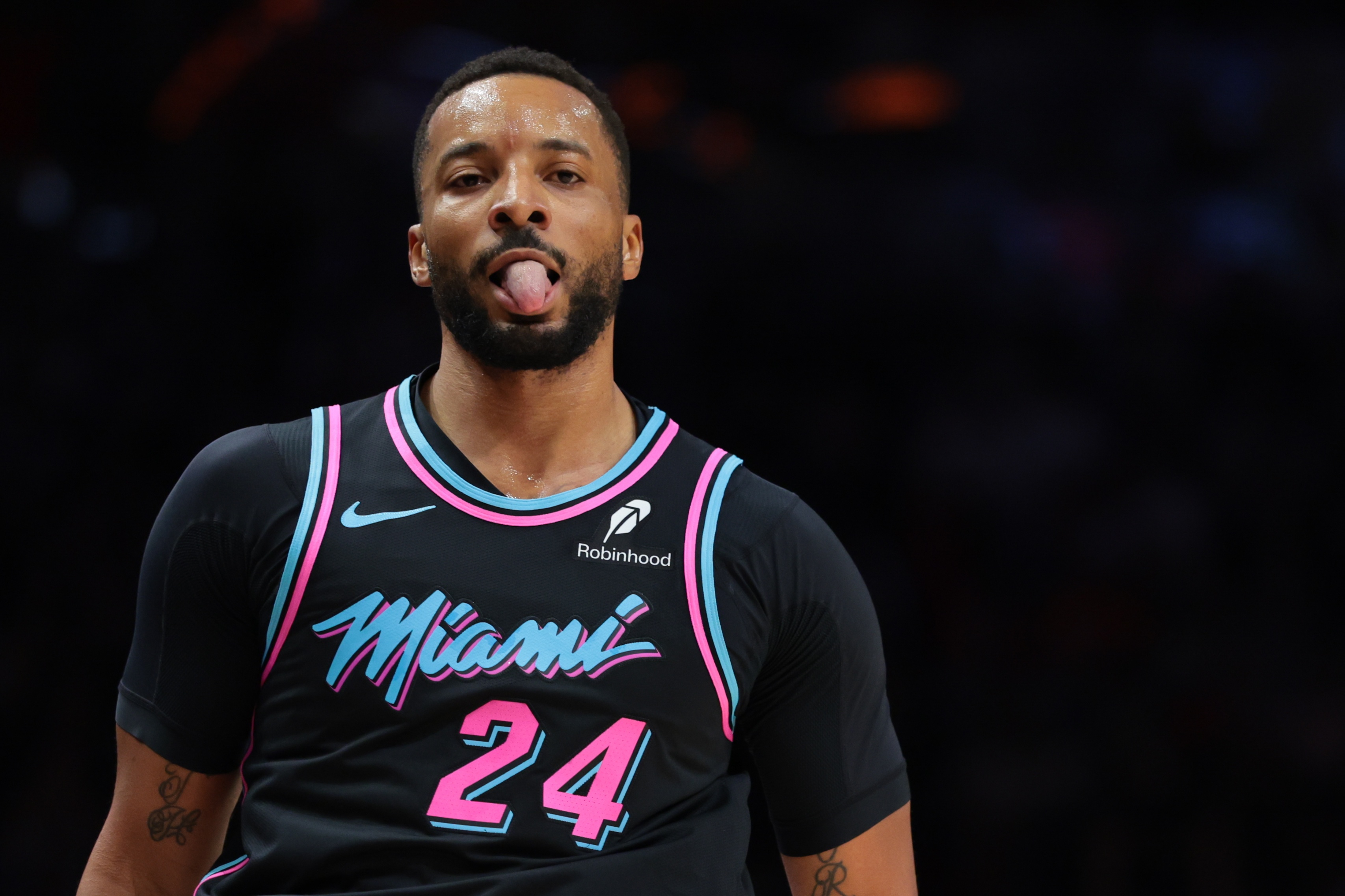 天天盈球网页版-正负值+13最高！鲍威尔18中10贡献27分5板 三分10中4